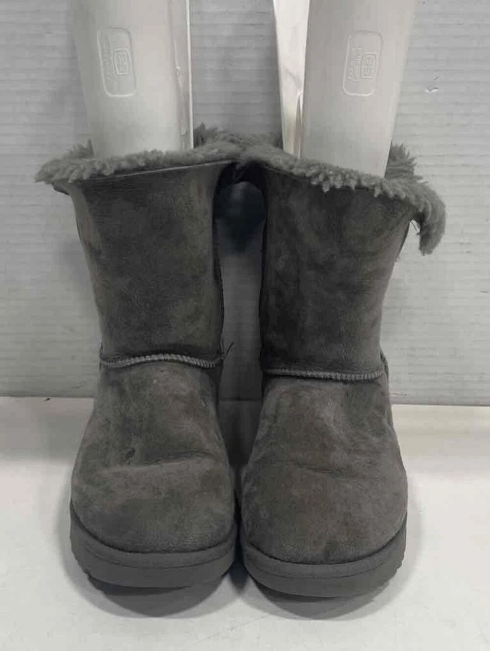 UGG Short Gray Suede Shearling Boots, Size 8 ICONIC UGGS!